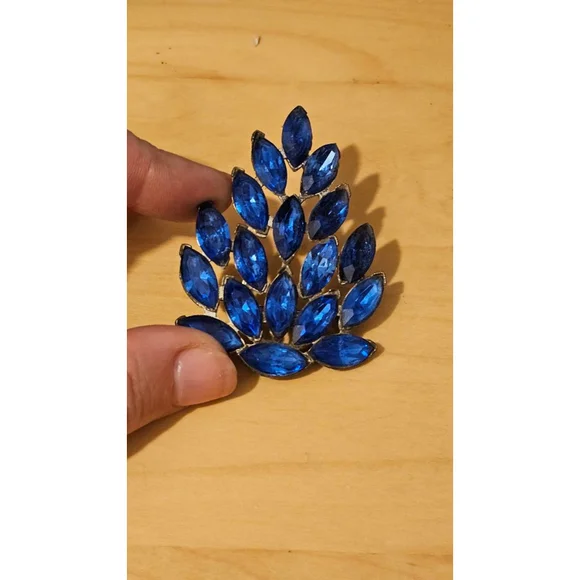 Vintage unsigned royal blue navette brooch - Picture 8 of 9